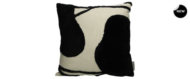 Black cushion_front